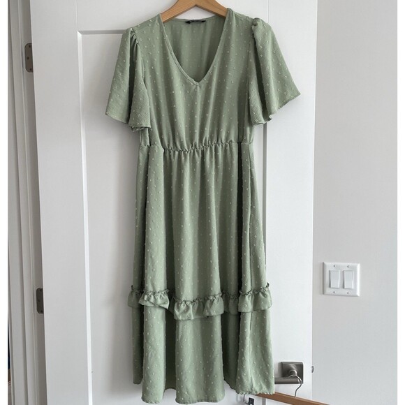 bloomchic Swiss Dot V-Neck Flutter Sleeve Tiered Midi Dress Sage Green Size 10 - Picture 1 of 11